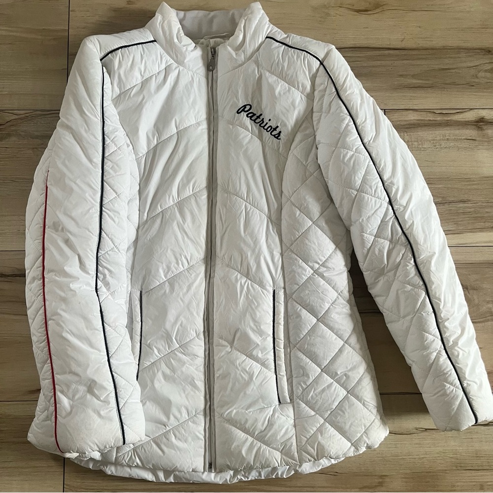 G-III 4Her Carl Banks New England Patriots Super Bowl white zip quilted jacket